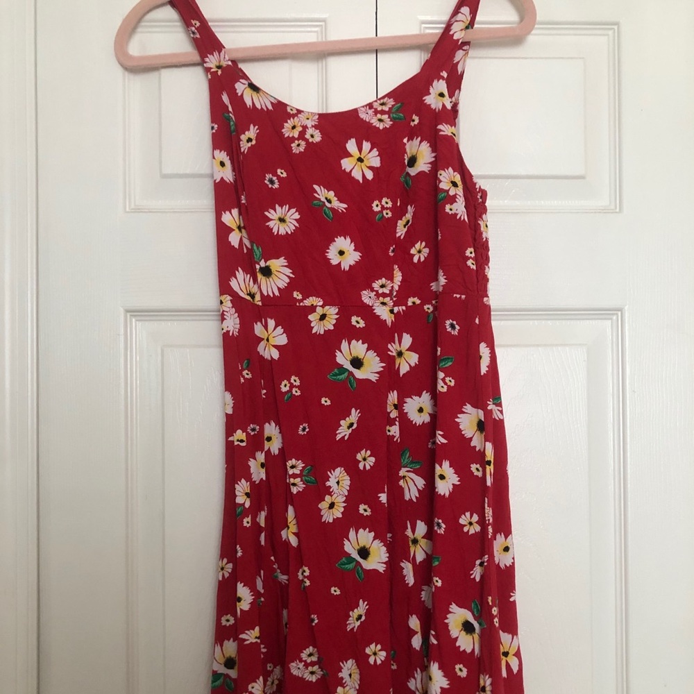 SO super cute daisy floral dress